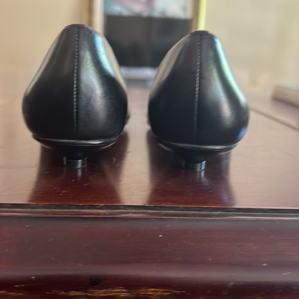 Loft Women’s dress shoes leather new tiny heels - Picture 3 of 8